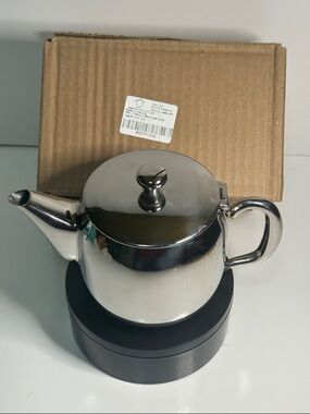 NIB Stainless Steel 18/10 Silver Teapot attached lid 17 oz made Pakistan CUTE